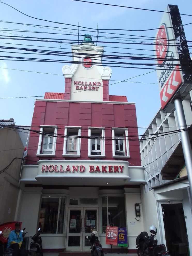 Holland Bakery Matraman Raya 1