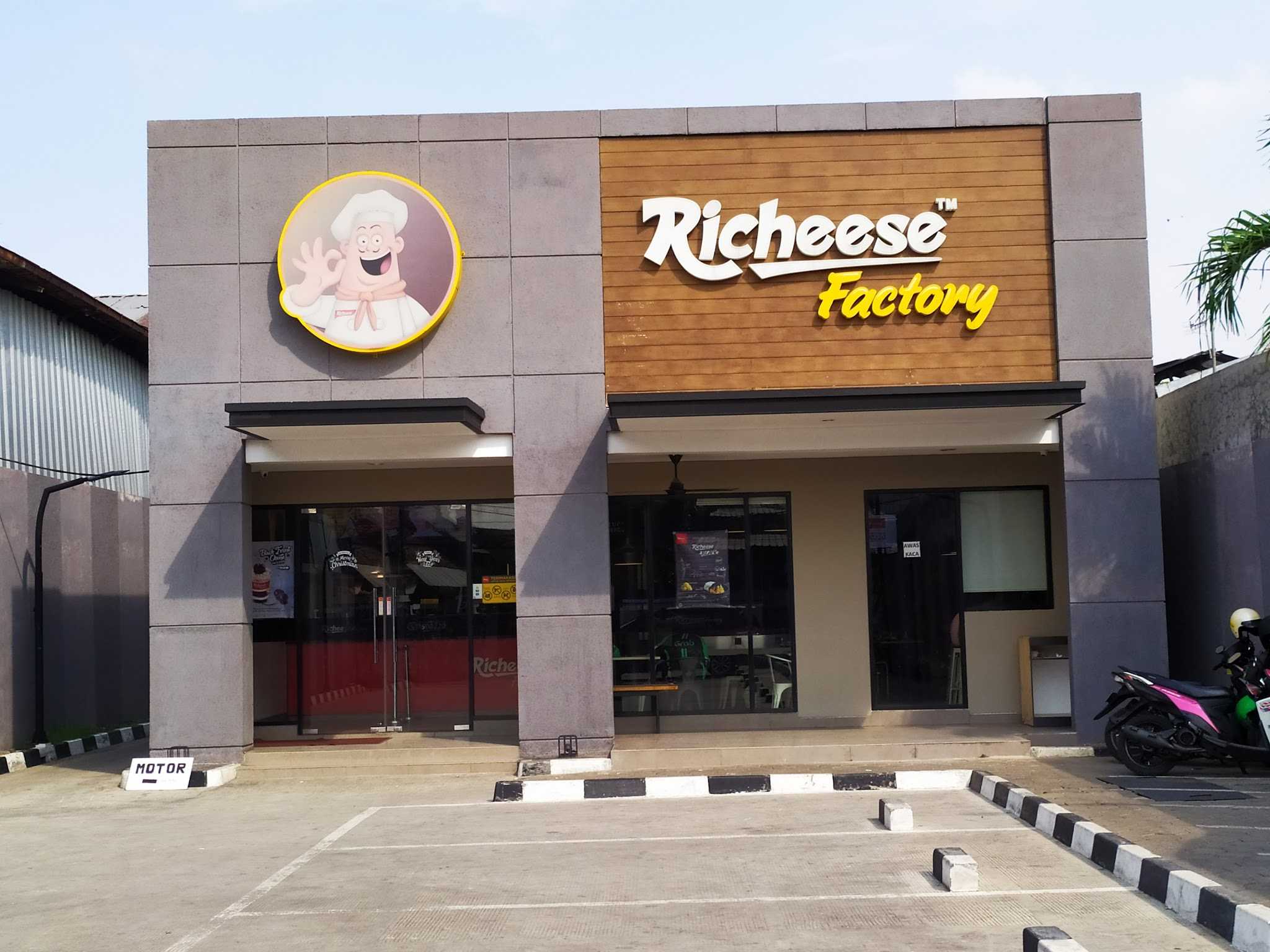 Richeese Factory - Pahlawan Revolusi 1