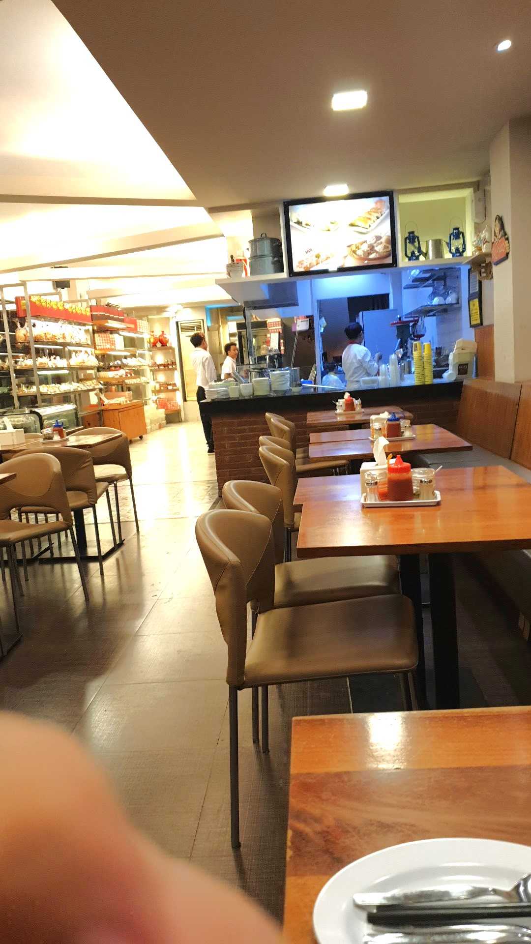 Eaton Restaurant & Bakery - Kebon Jeruk 5