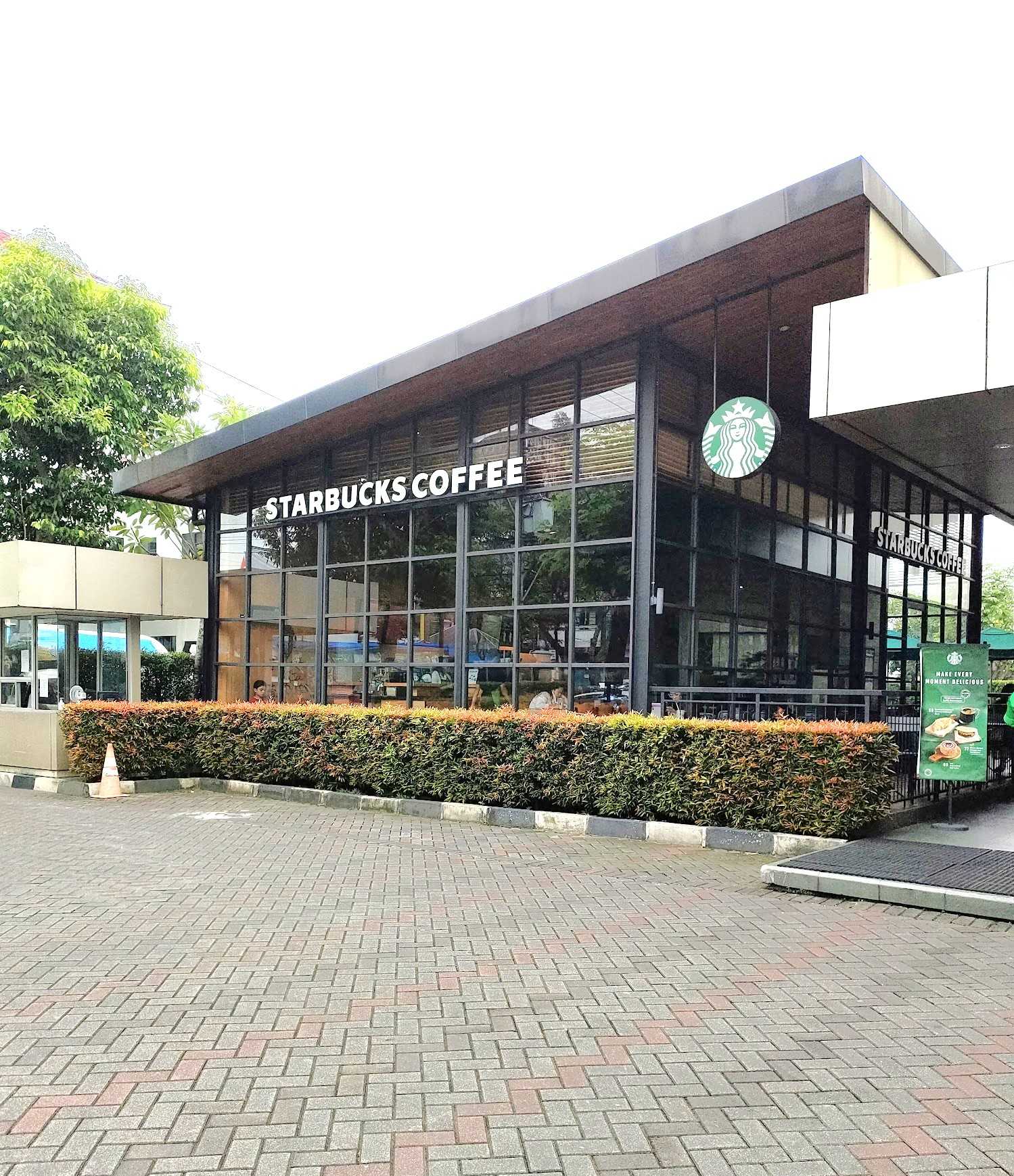 Starbucks - Empire XXI 1