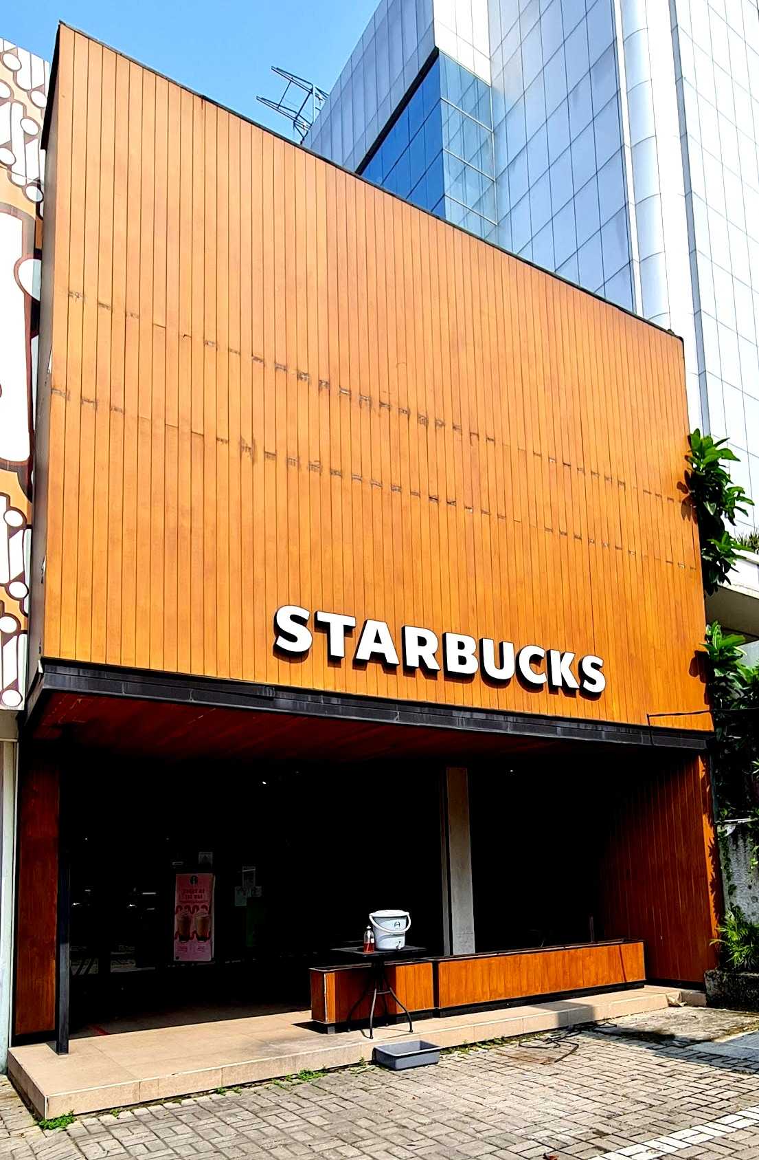 Starbucks - Matraman 1