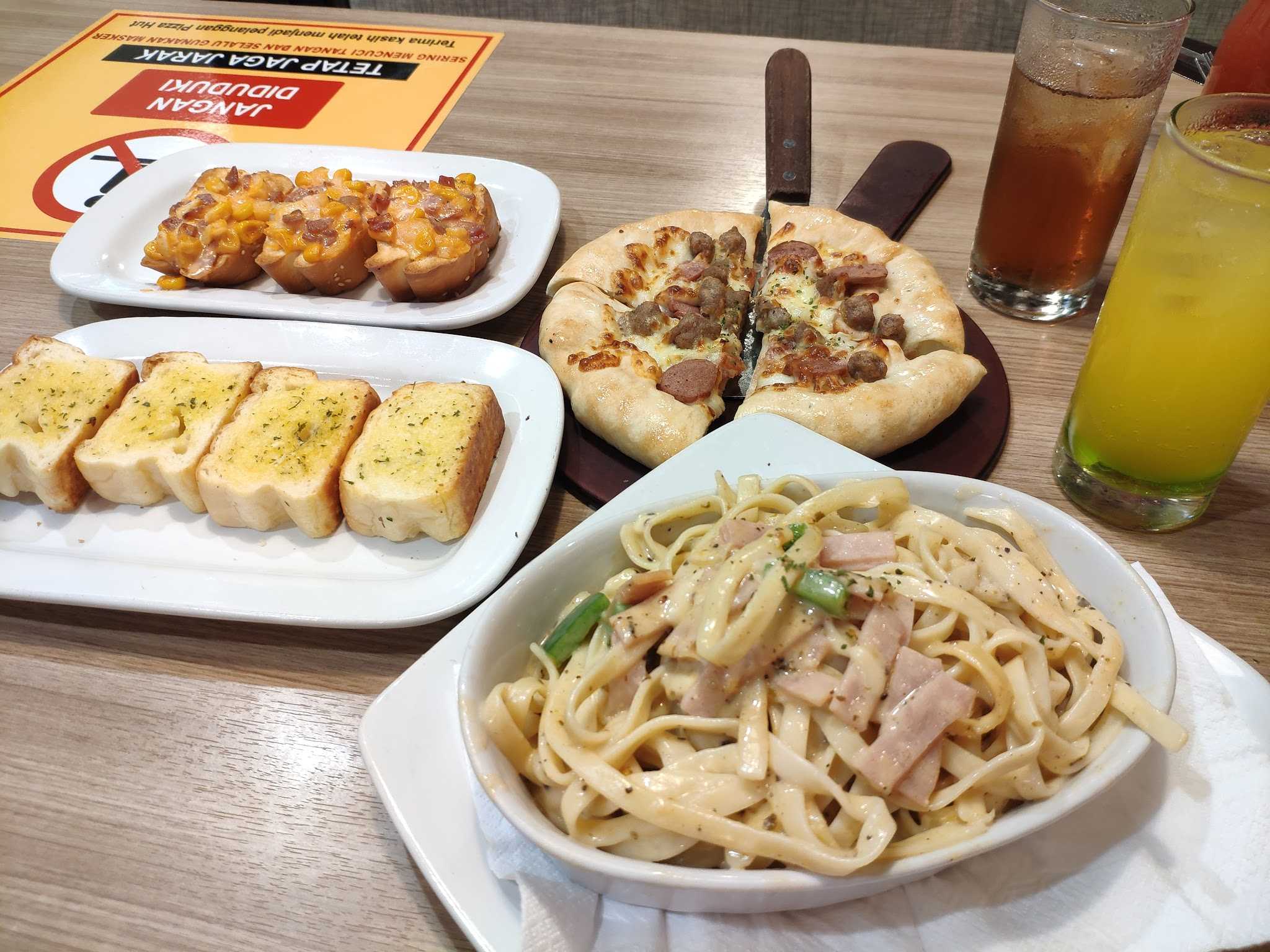 Pizza Hut Ristorante - Emporium Mall Pluit 1