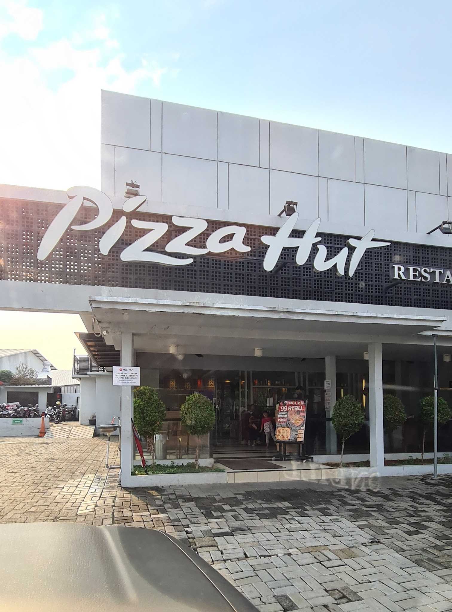 Pizza Hut Restoran 1