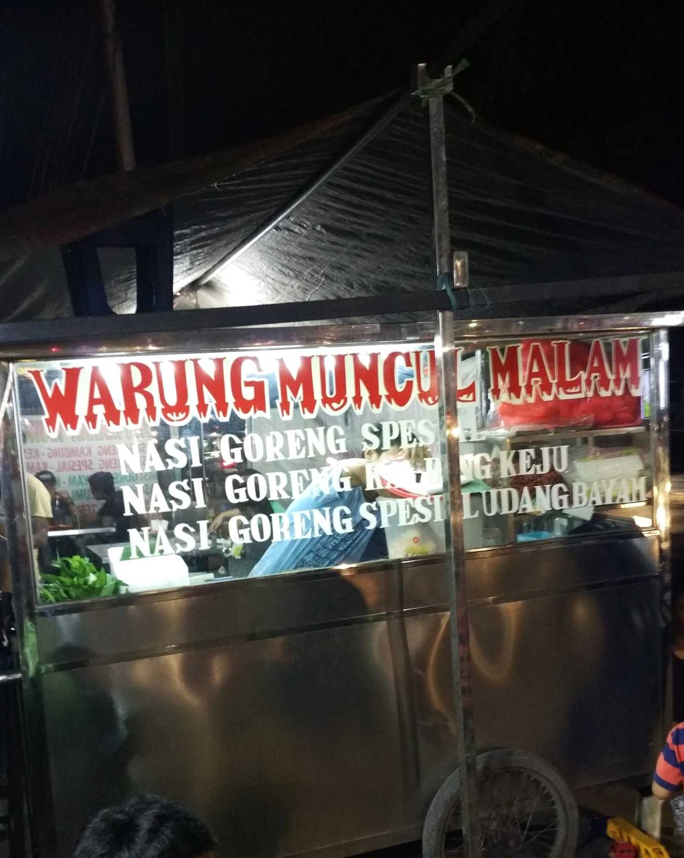 Warung Makan Muncul Malam 1