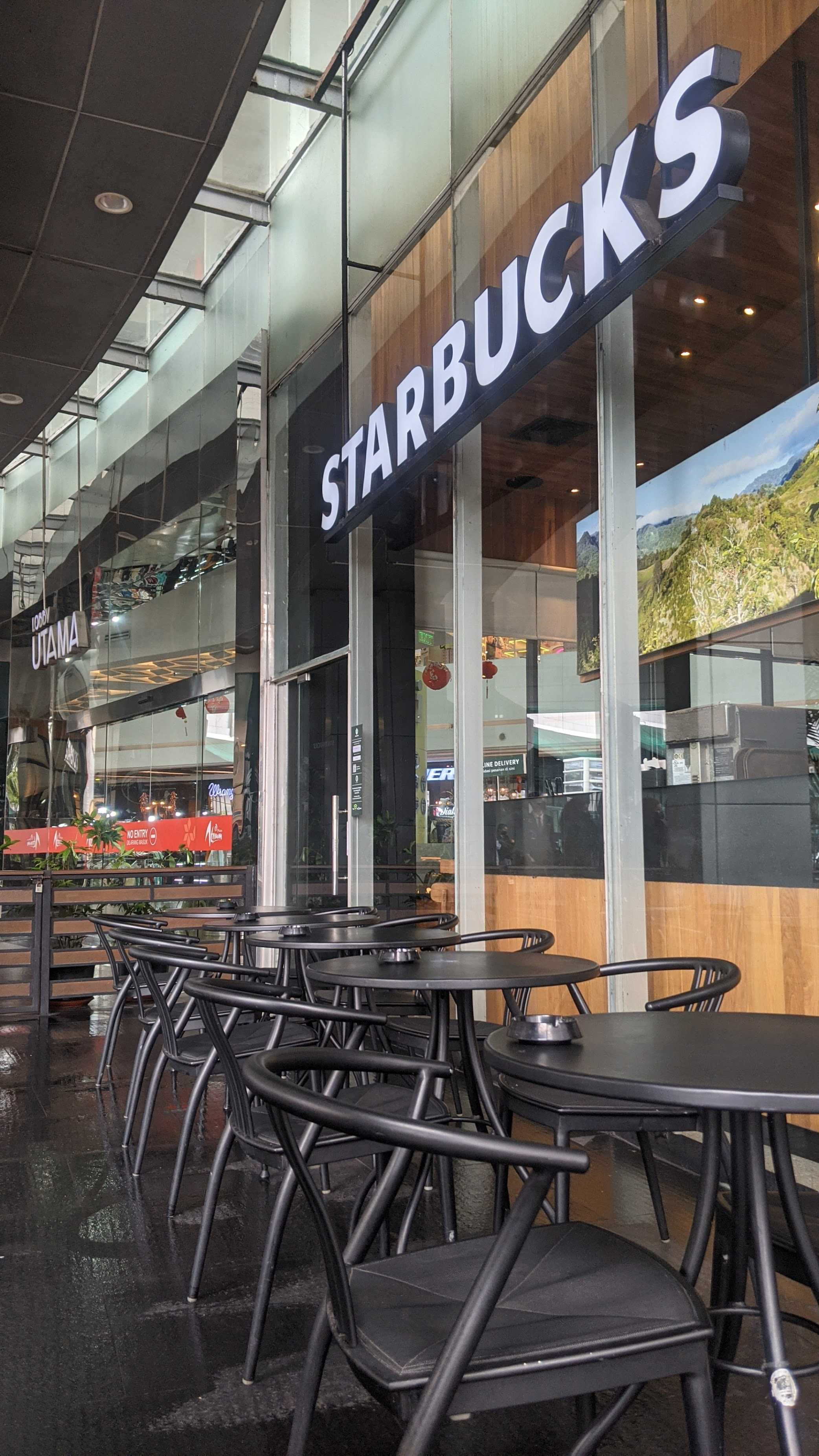 Starbucks - Plaza Atrium  3