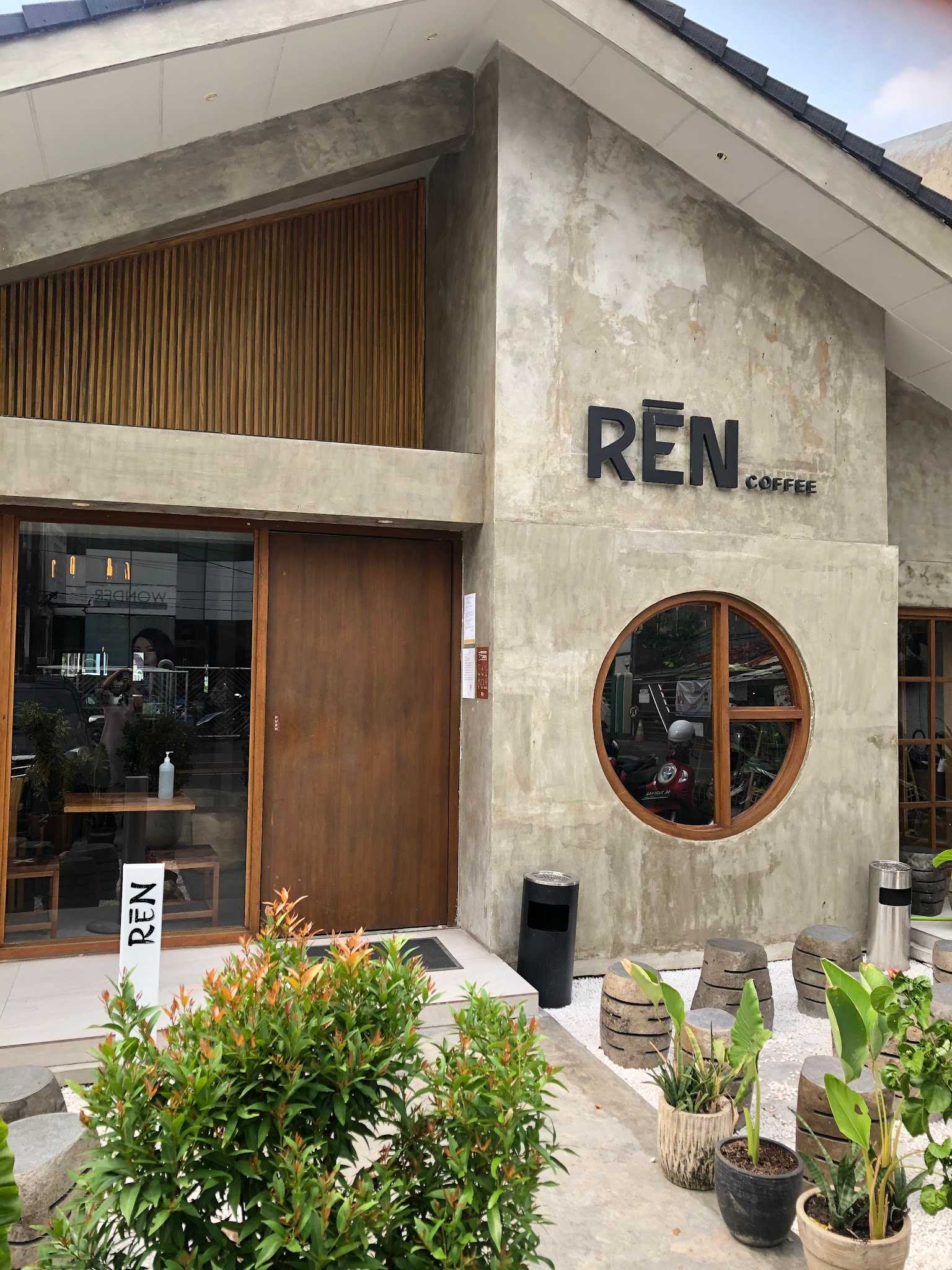 Ren Coffee & Eatery 1