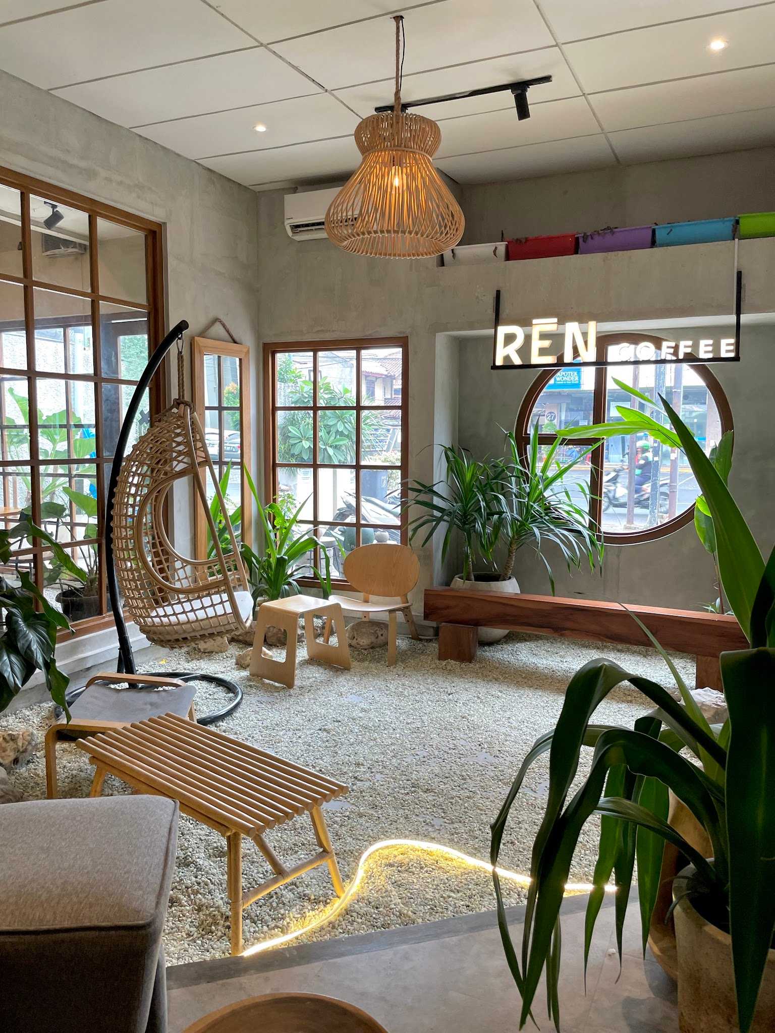 Ren Coffee & Eatery 3