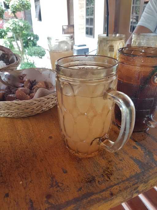 Warung Dadong Located 3