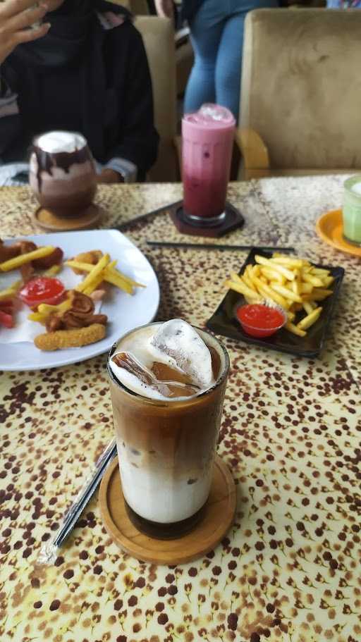 Mbahdharmo Cafe & Resto 7