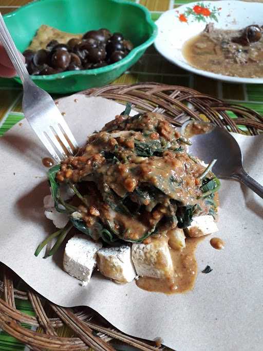 Rumah Makan Sederhana Ibu Manisah 6