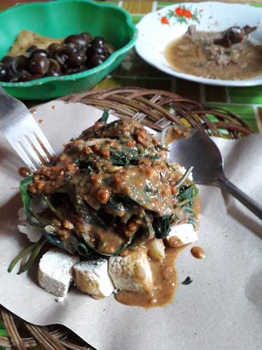 Rumah Makan Sederhana Ibu Manisah 8