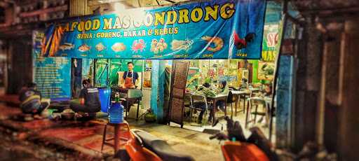 Mas Gondrong Seafood Resto 10