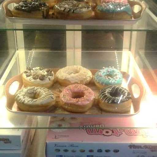 Tim.Tom Donuts Kacangan 1