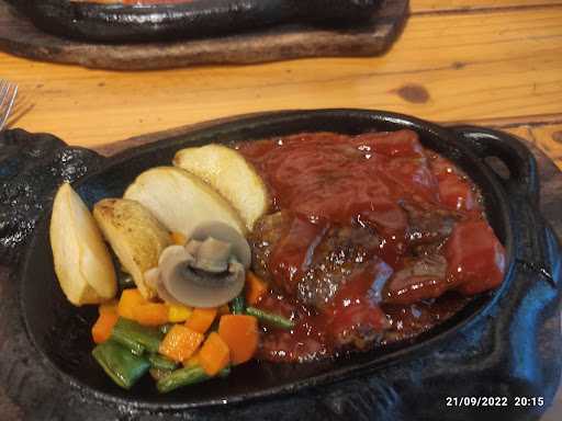 Kampoeng Steak 4