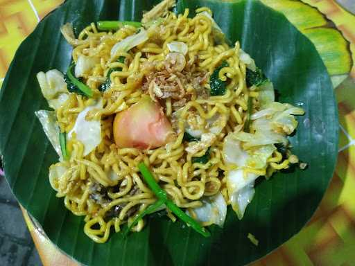 Warung Nasgor Mak Ndut Cemara 3