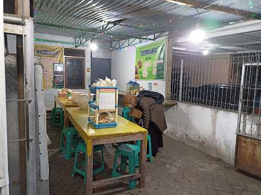 Warung Nasgor Mak Ndut Cemara 8