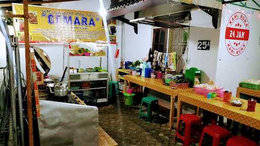 Warung Nasgor Mak Ndut Cemara 9