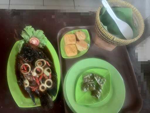 Warung Nasi Riung Gunung Sunda 9