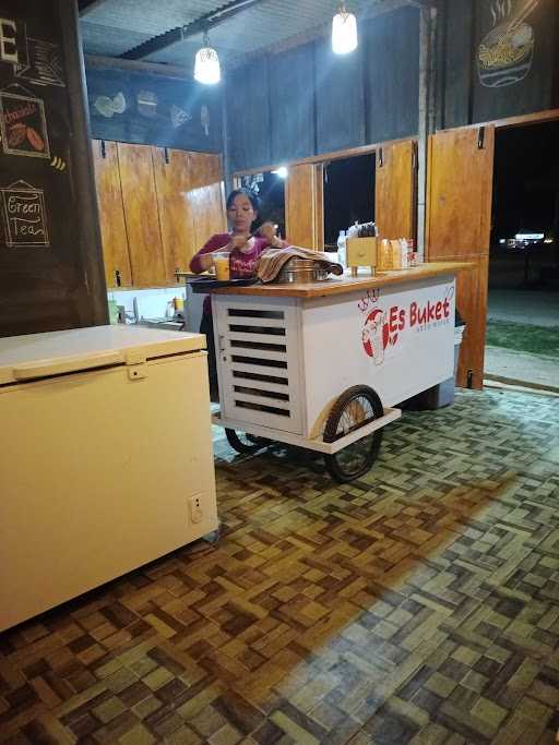 Kafee Arto Mayar Pantai Menganti 3