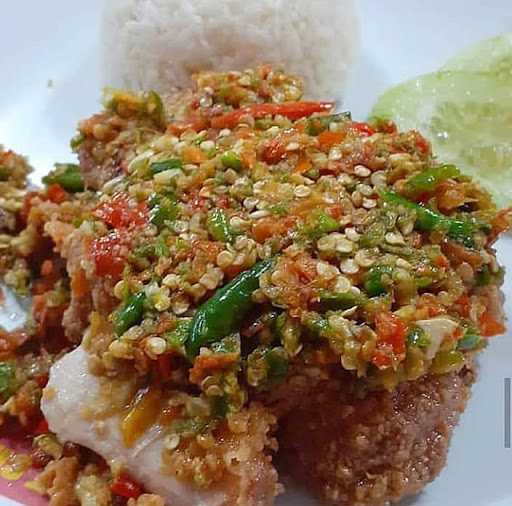 Rocket Chicken Demangsari 8