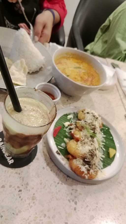 Raindear Coffee & Kitchensentul 8