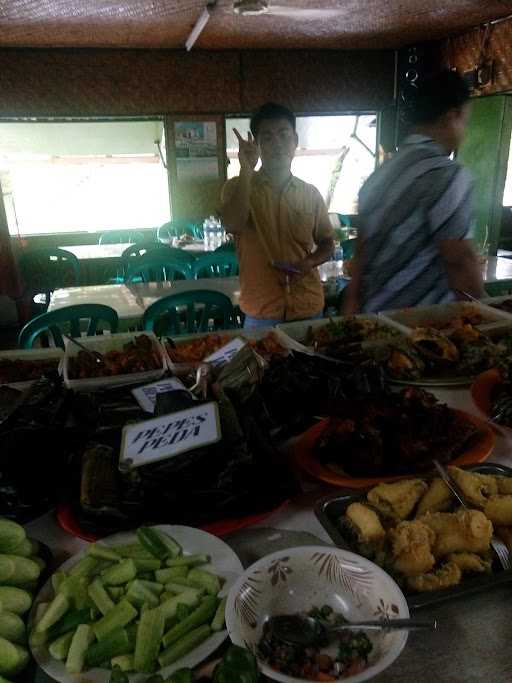 Saung Priangan Group. Masakan Khas Sunda 7