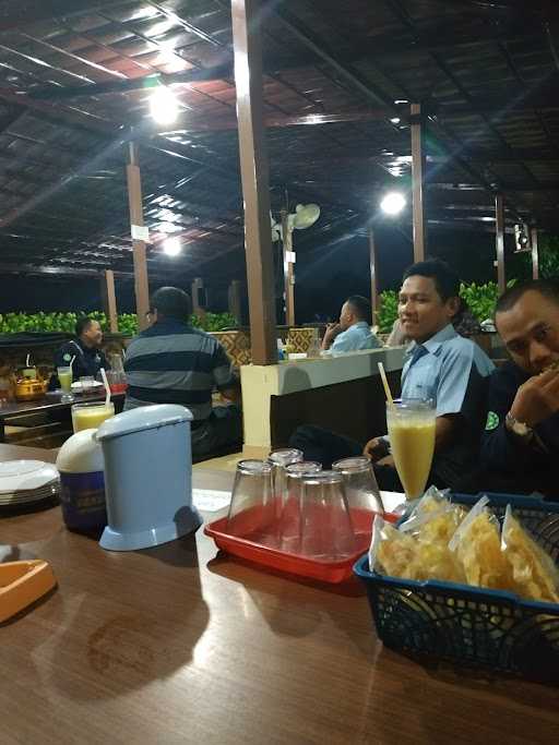 Rumah Makan Pondok Sate 711 7