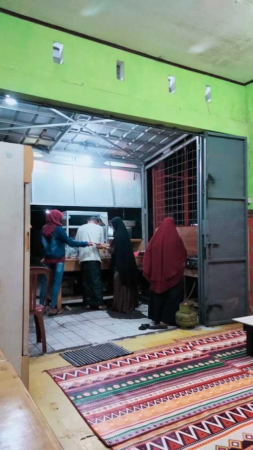 Pecel Lele Mama Daffa Cabang Slipi 6