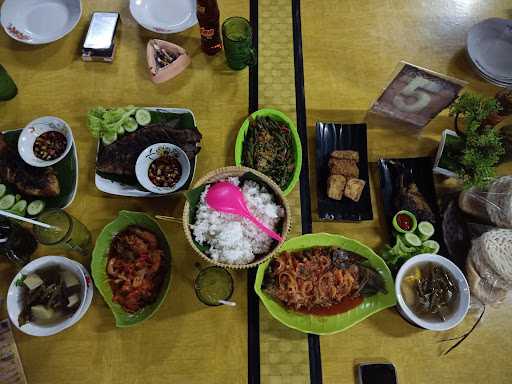 Rm. Saung Asri Babelan (Cita Rasa Masakan Khas Betawi) 8