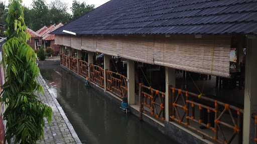 Balai Kambang Resto 8