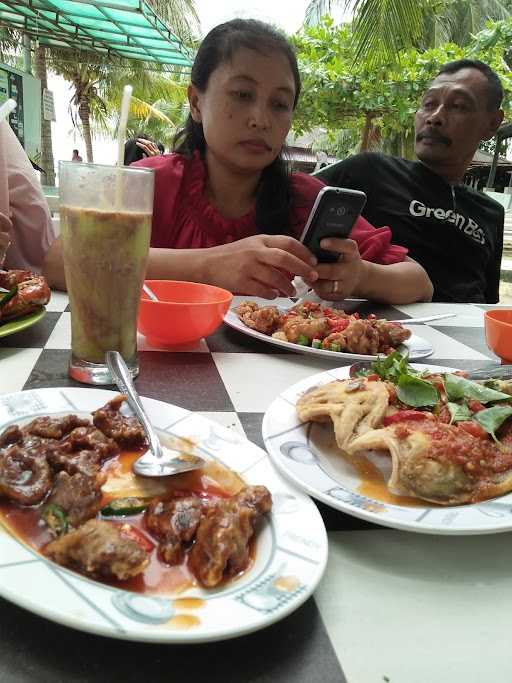 Kemala Beach & Resto 3