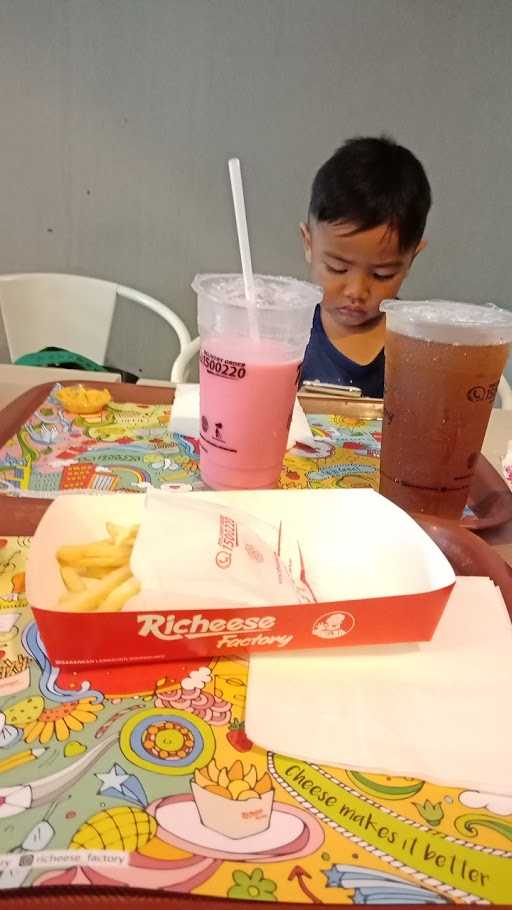 Richeese Factory Balikpapan 10