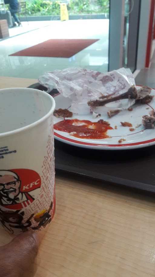 KFC - Bandara Sepinggan 5