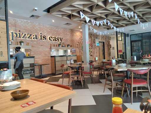 Pizza Hut Restoran 6