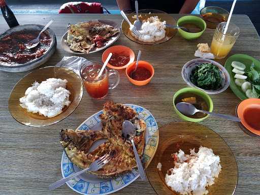 Warung Ikan Bakar Pelangi 4