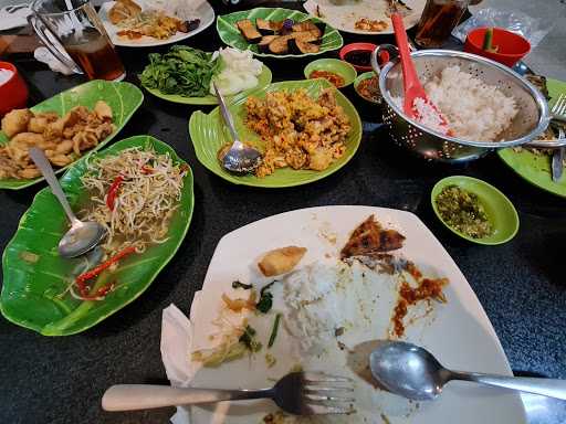 Teluk Bayur Sea Food Restaurant 4