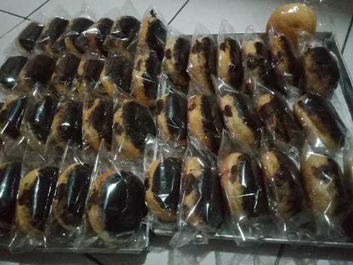 Toko Donat Terdekat ( B&B Cake ) 2