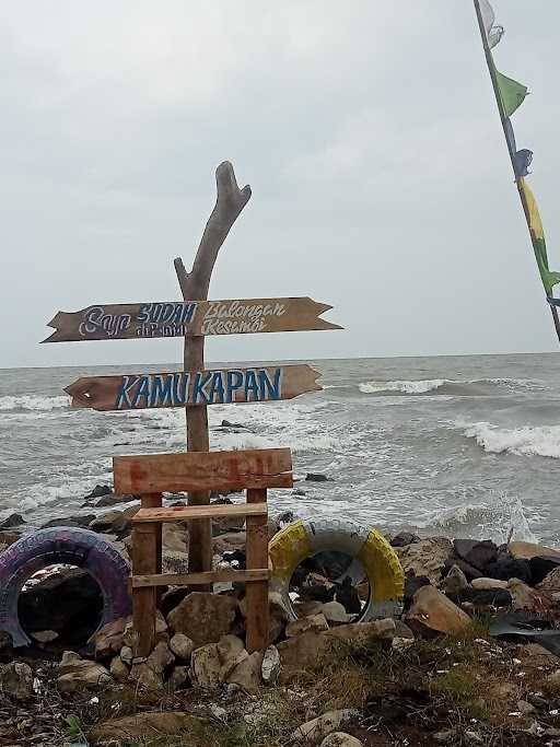 Pantai Balongan Kesambi 5