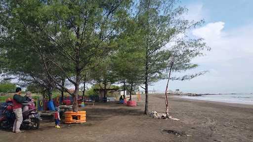 Pantai Balongan Kesambi 4