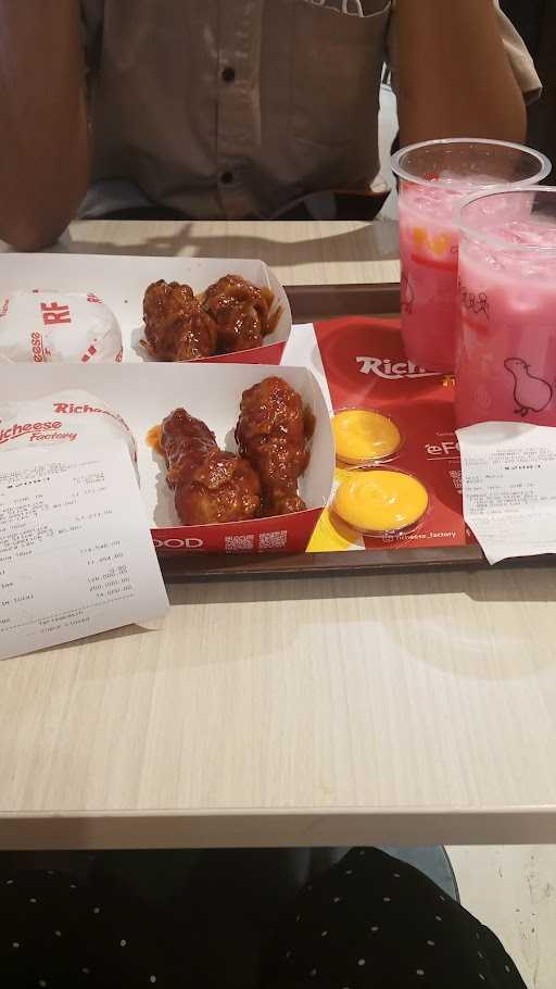 Richeese Factory Buah Batu Square 5