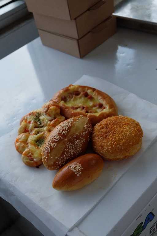 Surya Nusantara Bakery 4