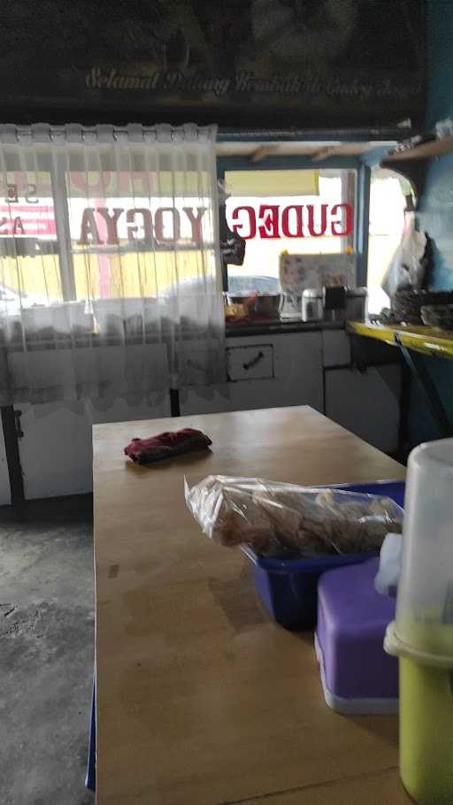 Warung Gudeg Yogya Holis 6