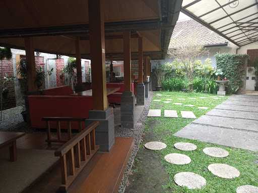 Cafe Riung Panyileukan 9