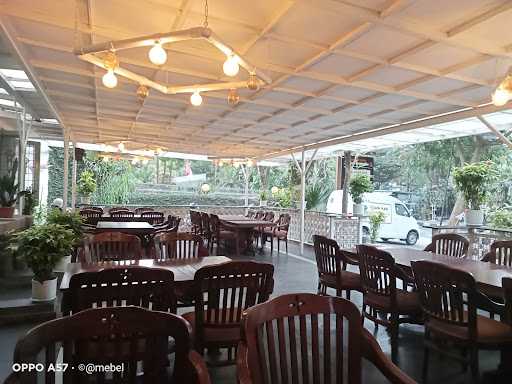 Cafe Riung Panyileukan 5