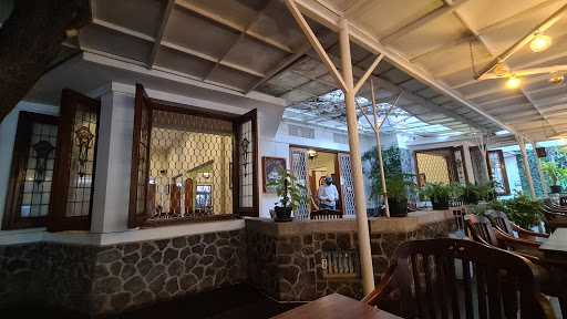 Cafe Riung Panyileukan 8