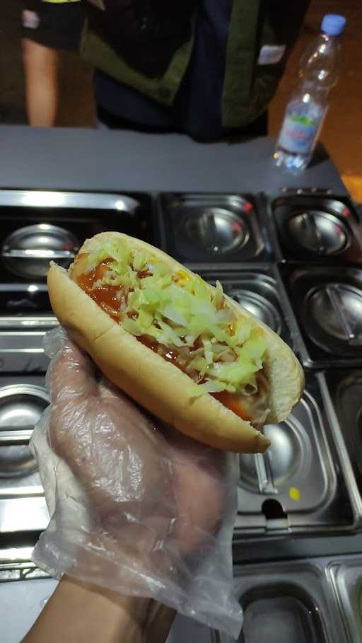 Onebucks Chili Hotdog 3