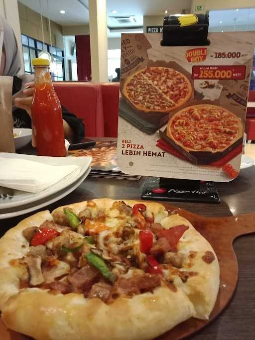 Pizza Hut Restaurant 10