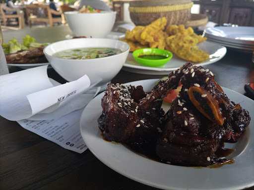 Joglo Agung Resto & Gallery 5