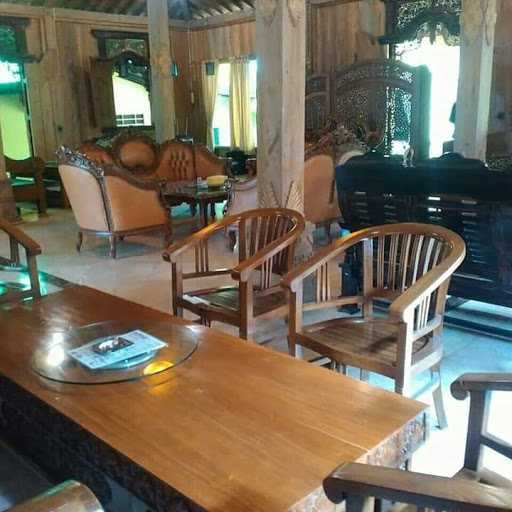 Rumah Makan Joglo Ngunut 2