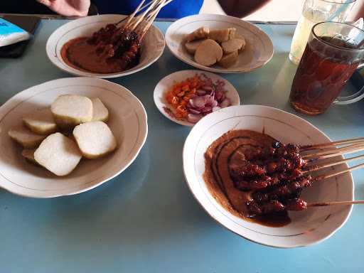 Sate Ayam Dan Kelinci Manteb 8